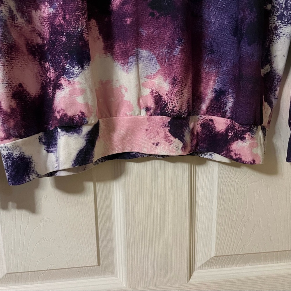 Women’s long sleeve shirt.